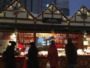 Rovaniemen koju müncheniläisillä joulumarkkinoilla Oodoori-puistossa.