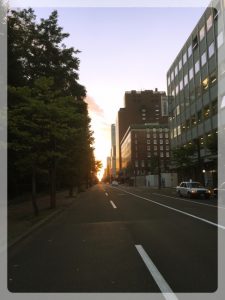 Auringonnousu Sapporossa pari tuntia maanjäristyksen jälkeen.